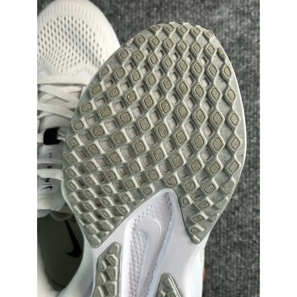 Nike Quest 6 Women’s US 7 White Black Road Running Shoes